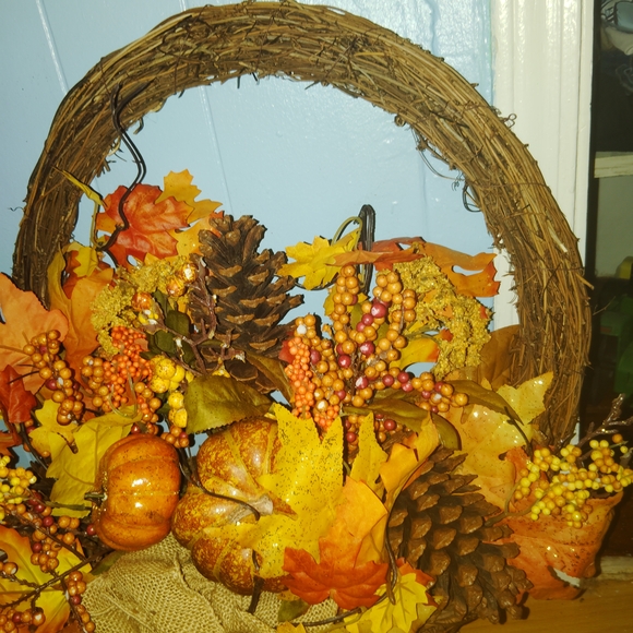 Autumn Harvest Wreath with Pinecones and Pumpkins - Picture 1 of 2